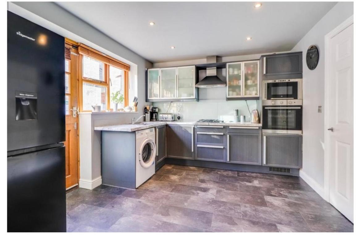 House Of Kaima - 6 Bed Detached Dewsbury Exterior foto